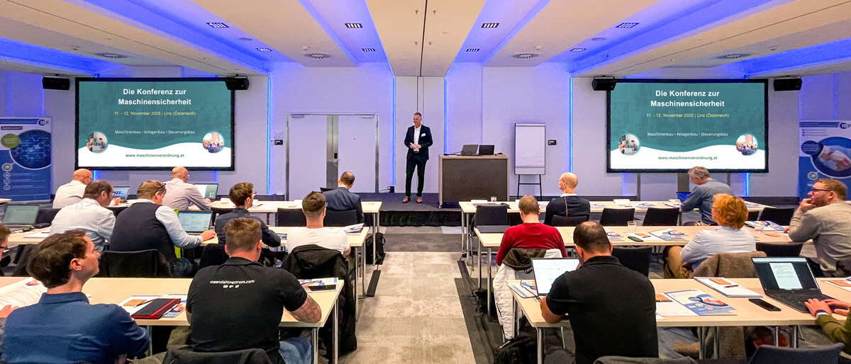 Publikum bei einer Präsentation auf der Konferenz Maschinensicherheit Österreich