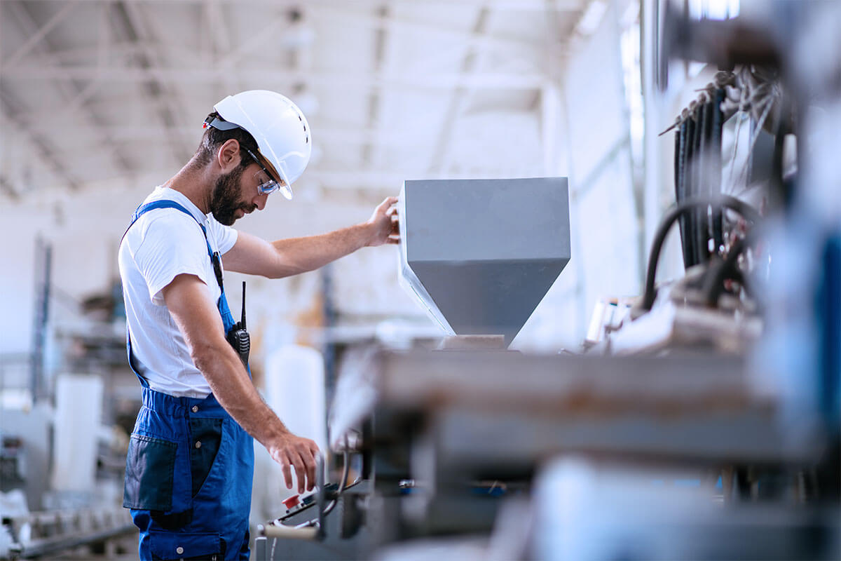 Aufnahme eines Mitarbeiters in der Produktion