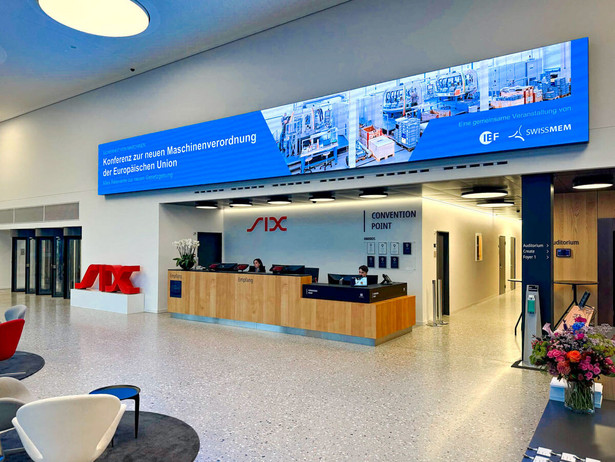 Aufnahme der Vorhalle auf der Konferenz zur Maschinenverordnung in Zürich