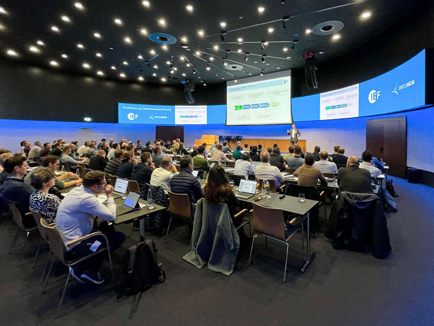 Aufnahme des Plenums auf der Konferenz zur Maschinenverordnung in Zürich