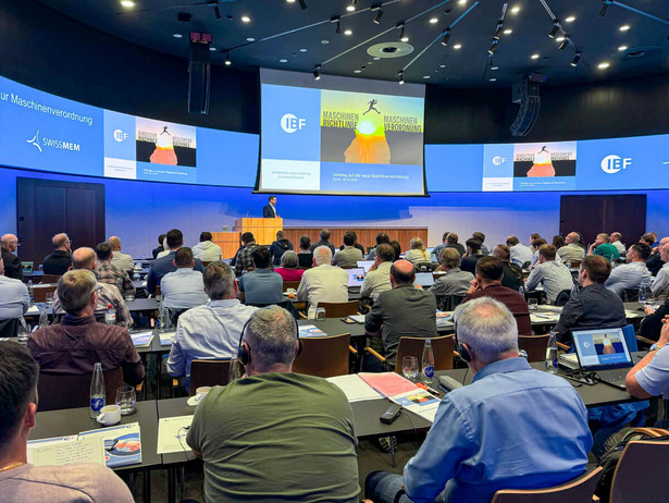 Aufnahme des Plenums auf der Konferenz zur Maschinenverordnung in Zürich