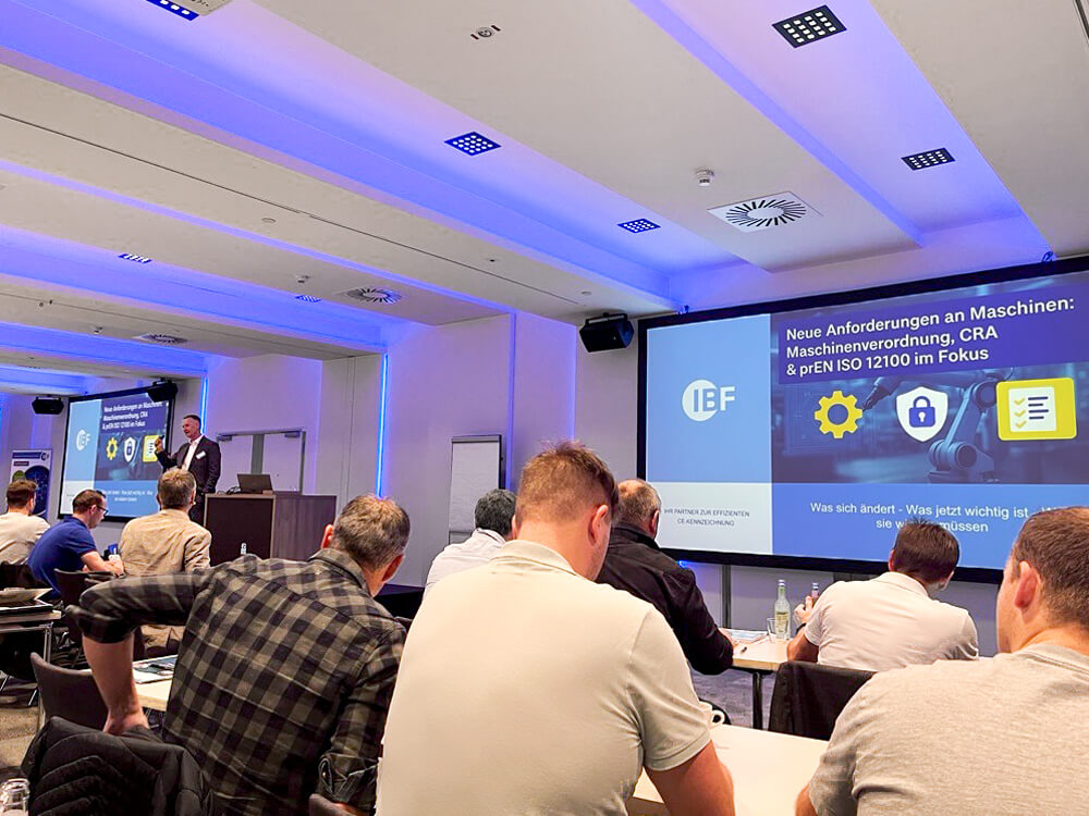 Vortrag: Neue Anforderungen an Maschinen - Maschinenverordnung, CRA & prEN ISO 12100 im Fokus