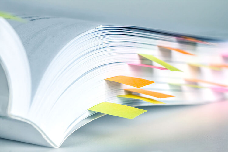 Abbildung eines Buches mit Einmerkern