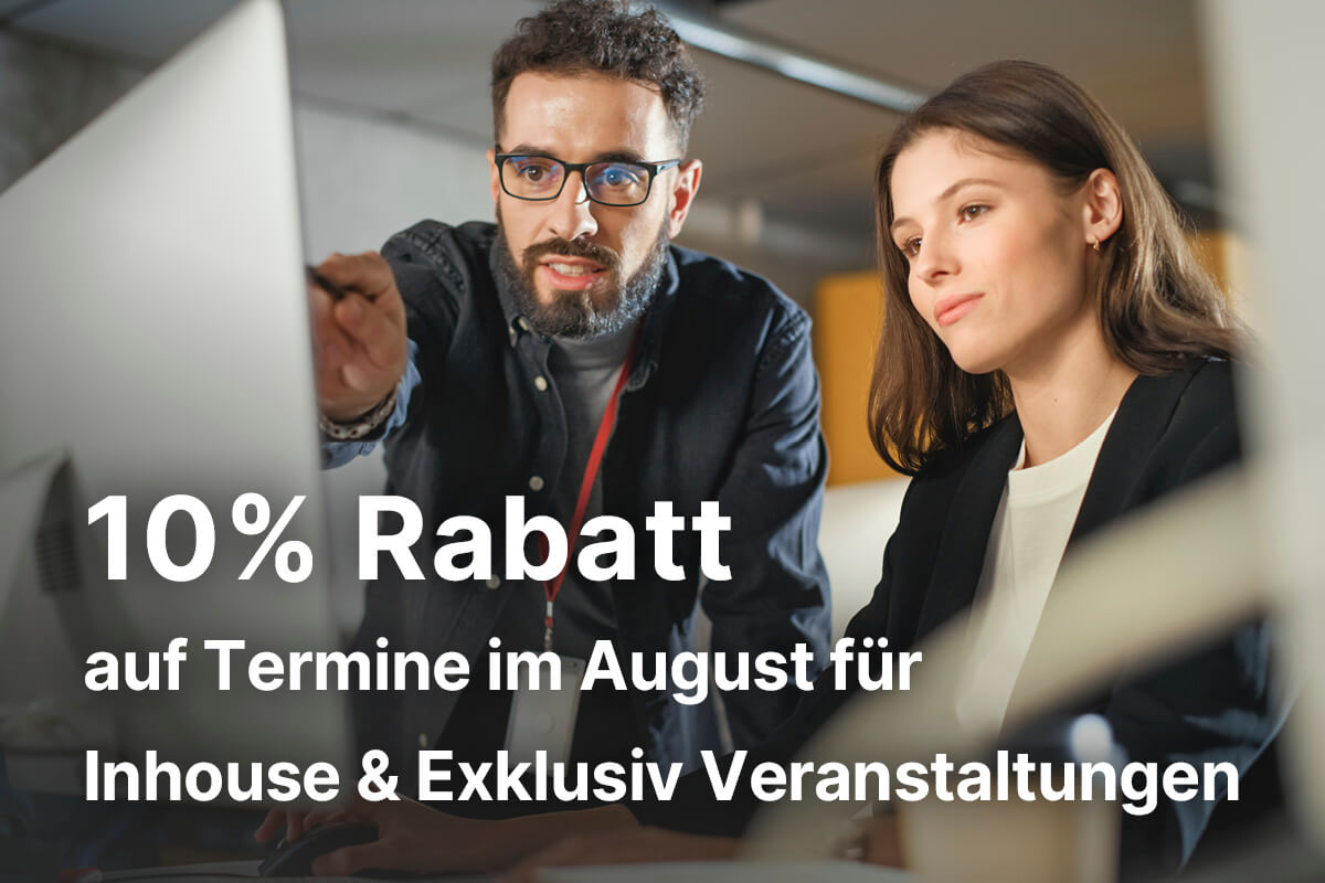 Bild auf dem ein Referent einem Safexpert User die Anwendung der Software am Computer erklärt