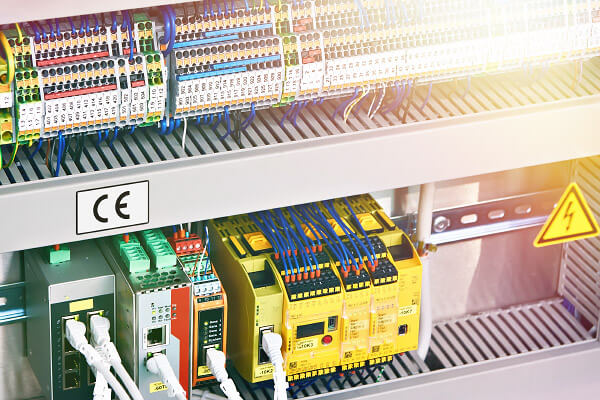 Bild eines aufgeklappten Verteilerkastens