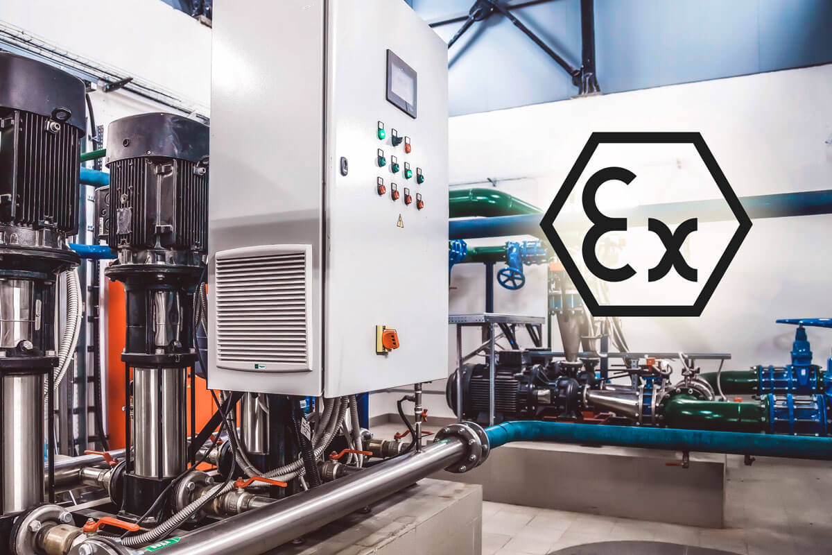Aufnahme einer Maschinenumgebung mit Warnhinweis vor explosionsgefährdetem Bereich