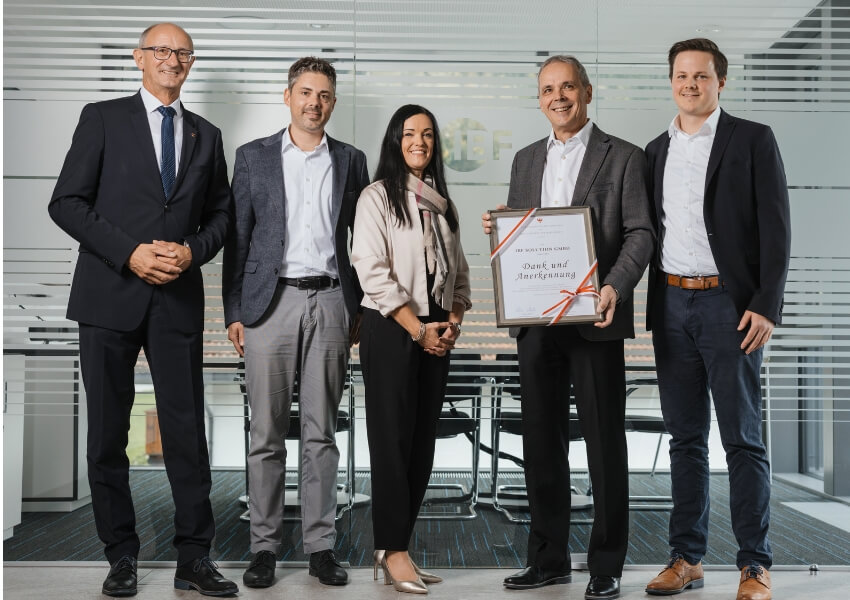 Aufnahme vom Besuch des Tiroler Landeshauptmanns Anton Mattle bei IBF